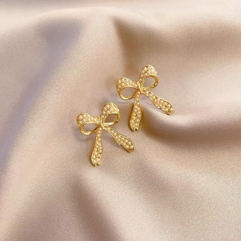 Pearl Earrings Women's High-end Earrings Ear Jewelry High-end Stud Earrings Niche Design Light Luxury