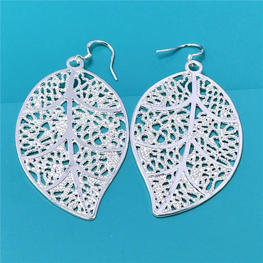 Módní a trendy šperky s postříbřenými dekoracemi, nádherné retro náušnice ze stříbra S925