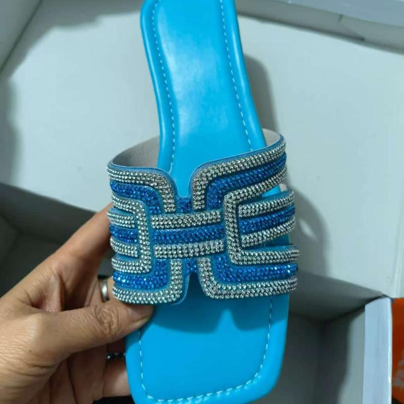 Women's Rhinestone Slippers 2025 Summer Outdoor Fashion Non-Slip Beach Shoes Comfortable Flat Square Heel Women's Sandals