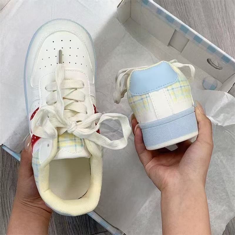 New Hong Kong style high-value board shoes casual thick-soled commuting light and breathable bread