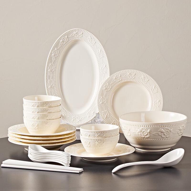 Керамический столовый сервиз в кремовом стиле