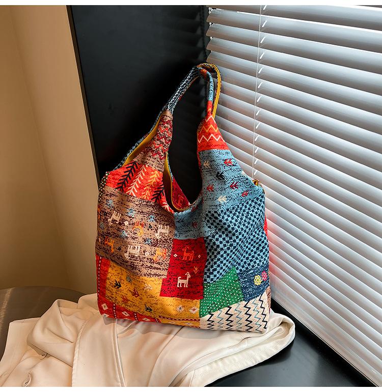 2025 New Trend Fashion Niche Retro Shoulder Bag Double-sided Back Leisure Vacation Floral Bag