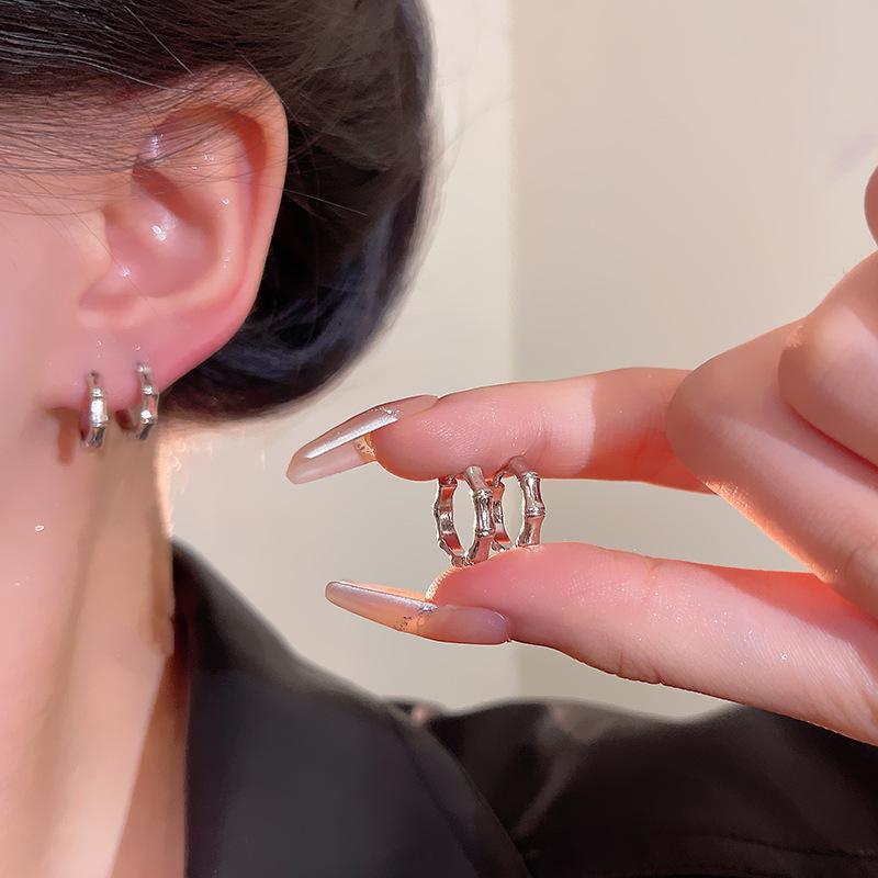 South Korean Elegant Zircon Hoop Earrings - Trendy, Versatile Plain Hoops with Love Design