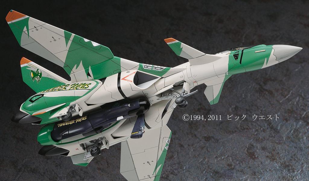 Hasegawa Macross the Ride Thunderbolt Two Seat Type Scale Plastic Model 65795 VF-11D 1/72