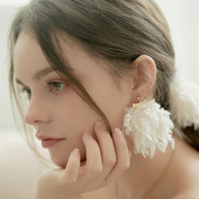 BESTY Featherique Earrings