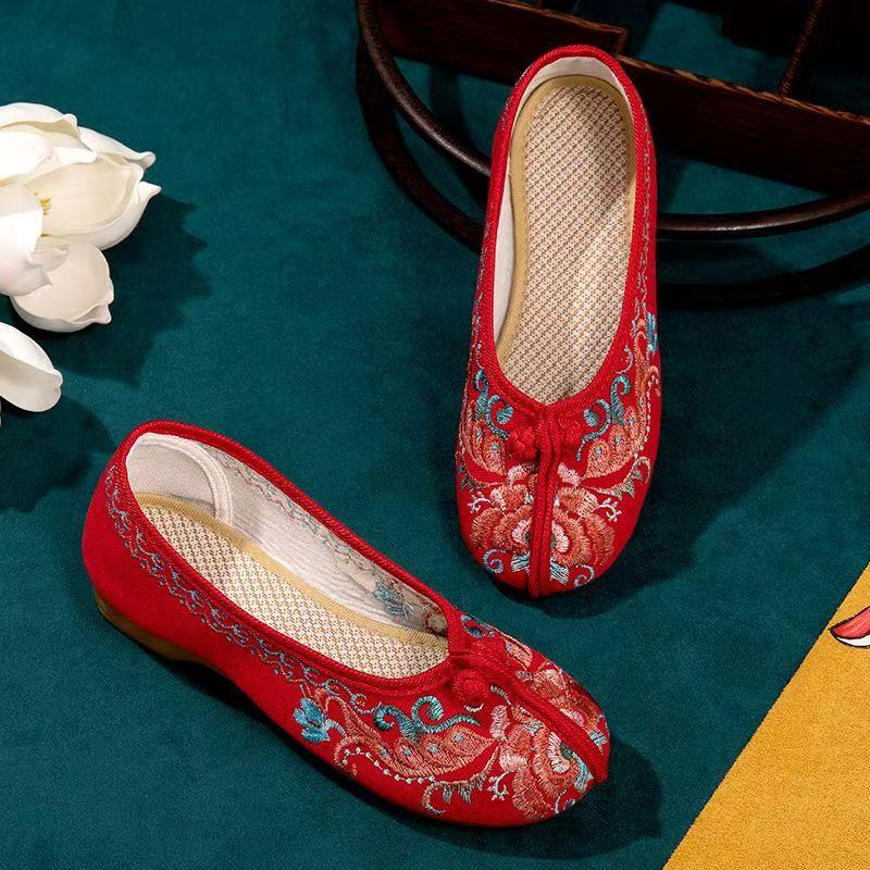 Woman Flat sole Canvas Embroidered Shoes Ethnic Style Shallow Slip On Round Toe Light Hanfu Shoes Middle Aged And Elderly Shoes