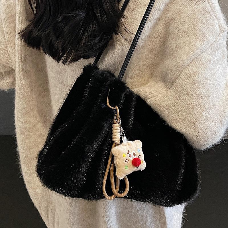 Pleated plush handbag women's 2025 new simple high-value fashionable underarm shoulder bag foreign style small square bag