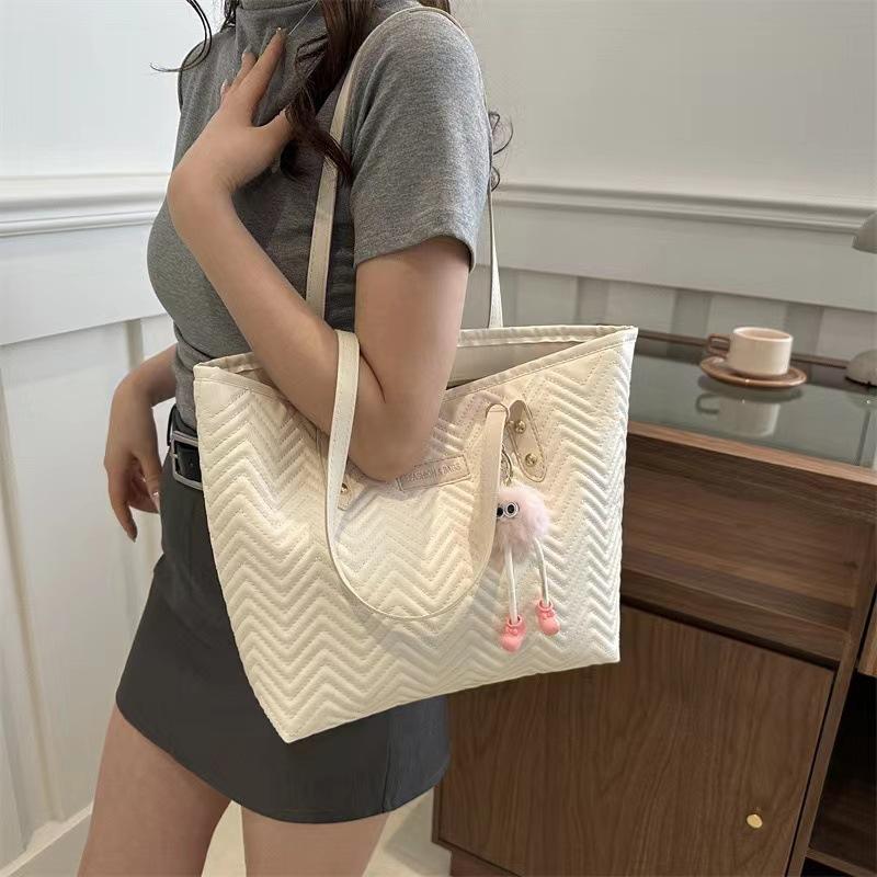

Commuter handbag 2025 spring new Korean version women s work texture shoulder underarm bag versatile tote bag