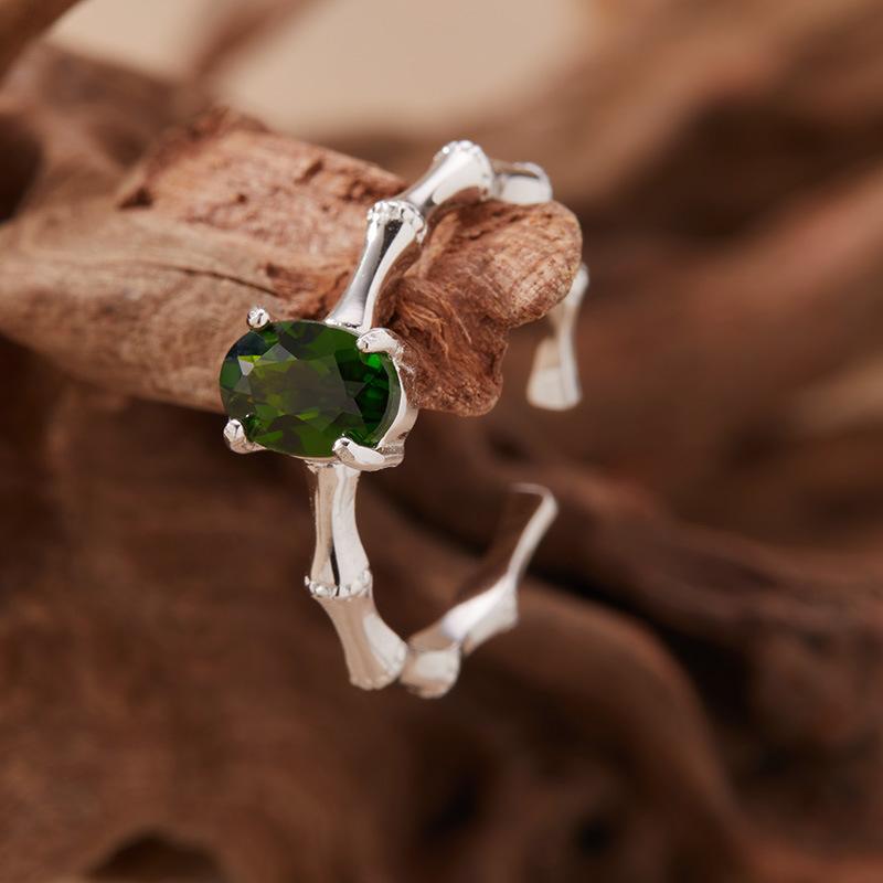 Temperament Light Luxury Colored Rhinestone Necklace Female, Sweet Cool Wind Metal Chain Choker Item Jewelry