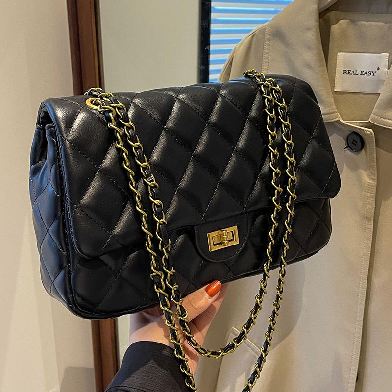 

Сумка Женская сумка-мессенджер 2025 новая осенне-зимняя большая вместительная наплечная сумка нишевый дизайн ретро ромбовидная сумка на цепочке чёрный