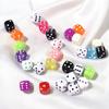 Pakke med 50 stk: 8mm Fargerike Gjennomsiktige Akryl Firkantede Terningperler for DIY Smykker og Mahjong.