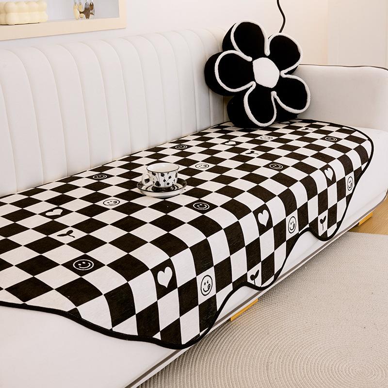

Chenille Irregular Shaped Sofa Cushion Four Seasons Non-Slip Living Room Straight Sofa Cover Towel Anti-Scratching 90*90cm