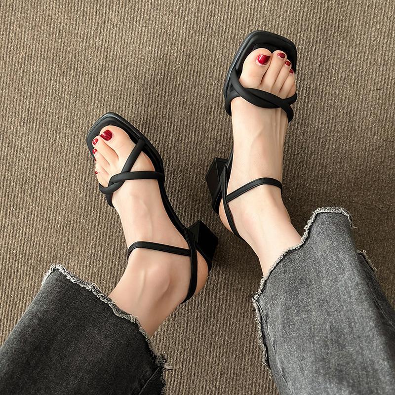 

Сандалии женские лето 2025 новые модные универсальные нежные ретро толстые каблуки нескользящие слово с высокими каблуками лето 40 чёрный