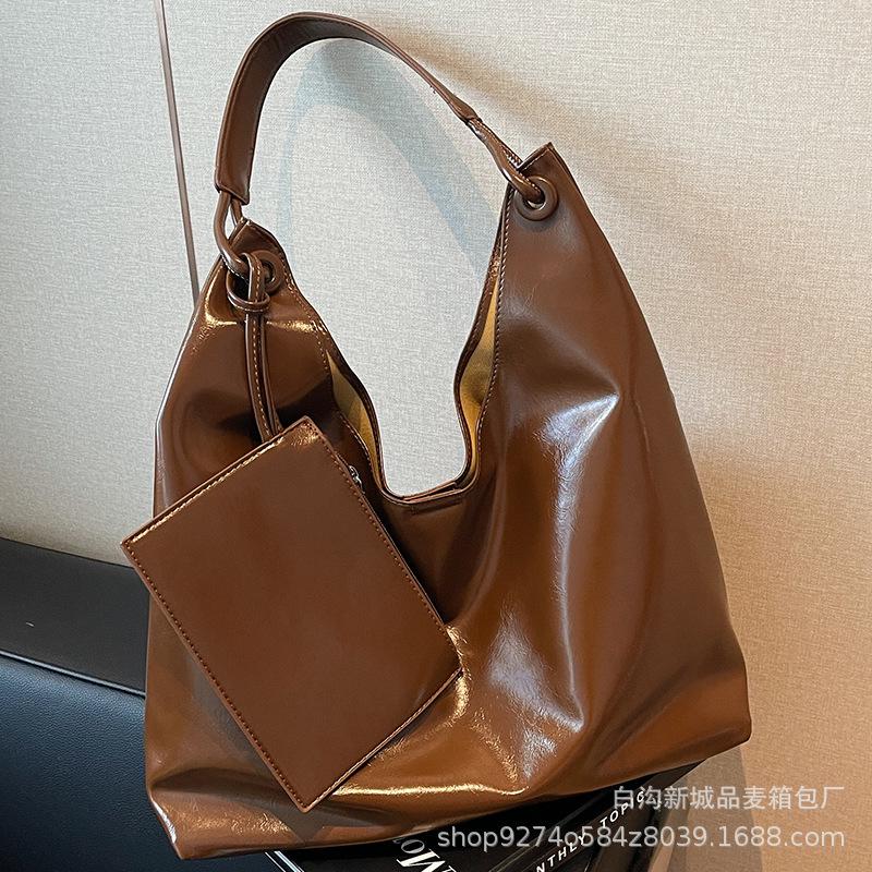 Korean version of large-capacity bag women's 2025 new fashion retro commuter tote bag retro class niche shoulder bag