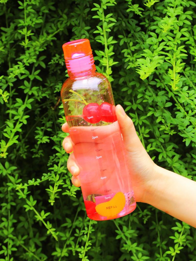 500 ml/16,9 oz průhledná plastová sportovní láhev na vodu ukazatel času nepropustný pohárek na mléko na džus Přenosný sportovní pohár do školní tělocvičny pro děti