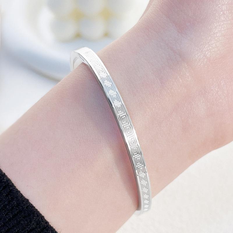 Titanium steel , retro pattern simple design fine version  women, personalized high-end   