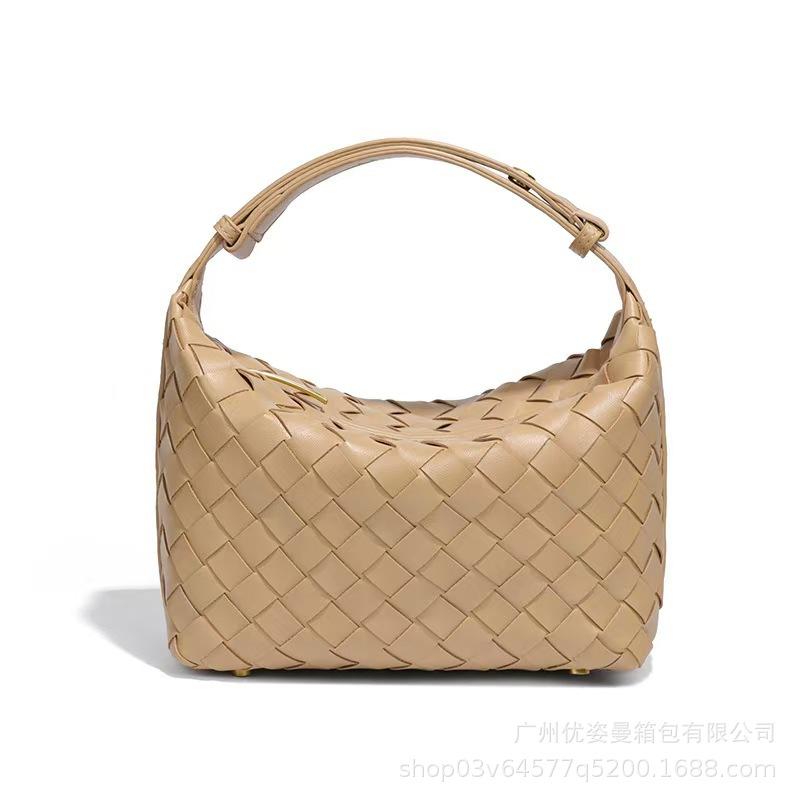 

Hand-woven lunch box bag, hand-carried women s bag, versatile, small, fresh texture, single shoulder underarm bag, hand-woven.