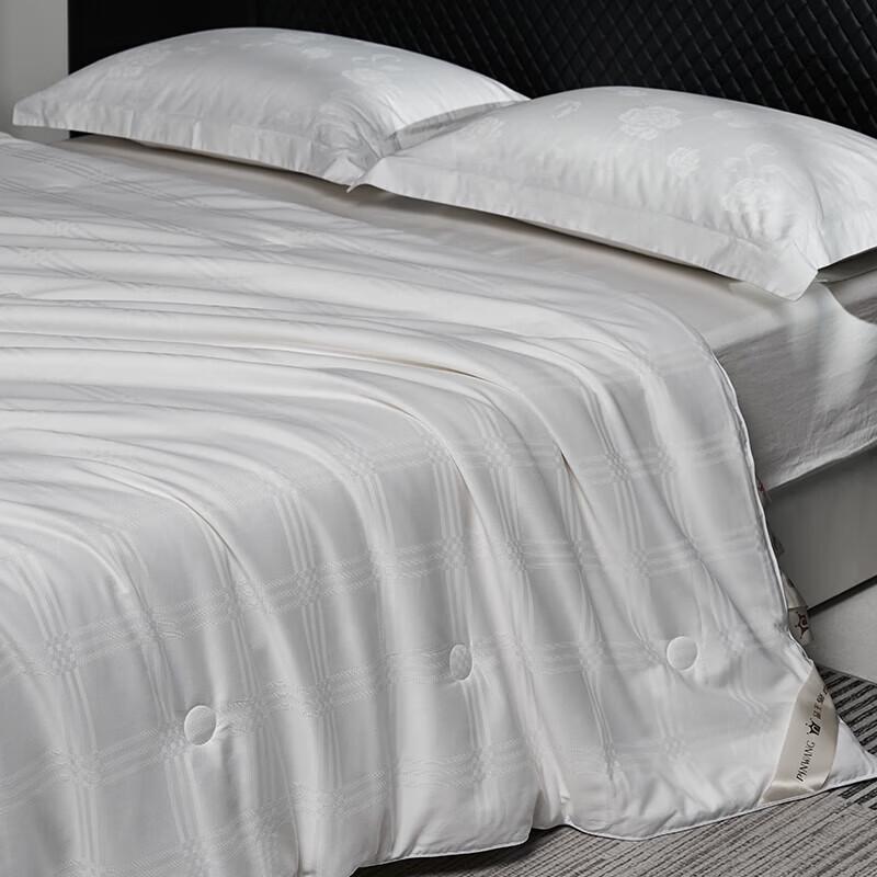 Faunen Pure Mulberry Silk Quilt