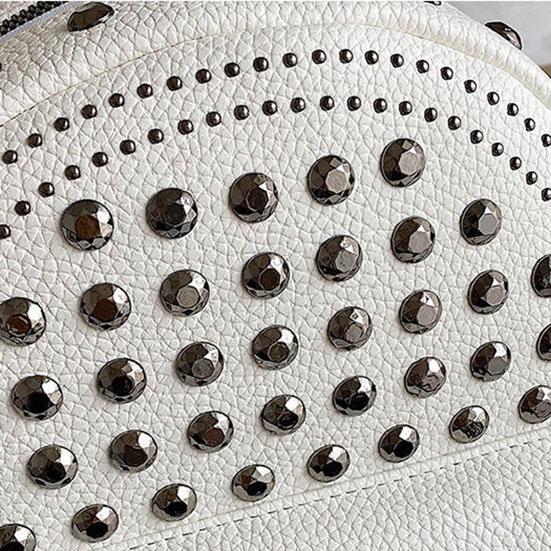 Mädchen-Rucksack, einfarbig, strukturierte Nieten, großes Fassungsvermögen, verstellbarer Schultergurt, vielseitiger Freizeitrucksack