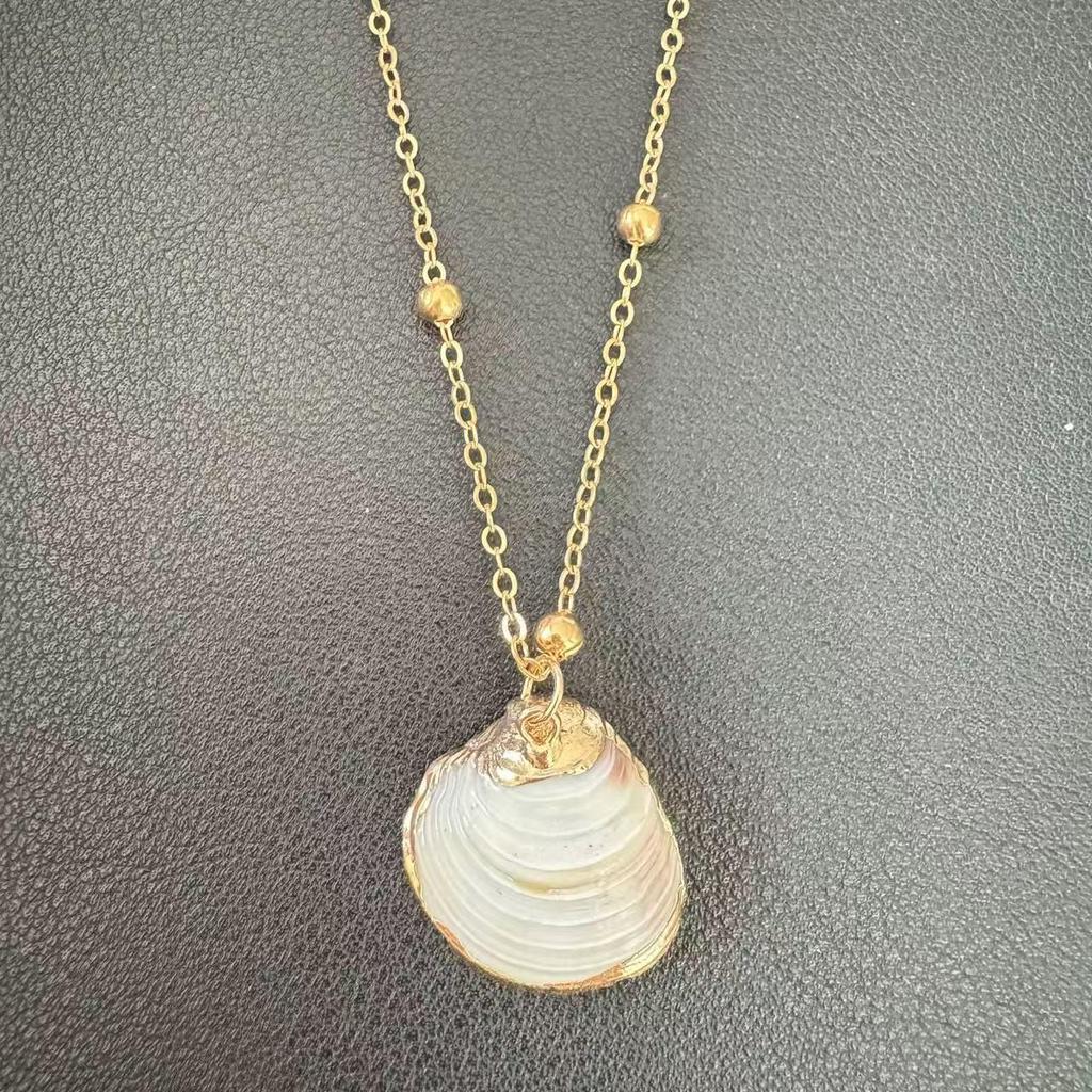 Gold-Edged Seashell Conch Pendant Necklace - Natural Beach Vintage Women's Jewelry