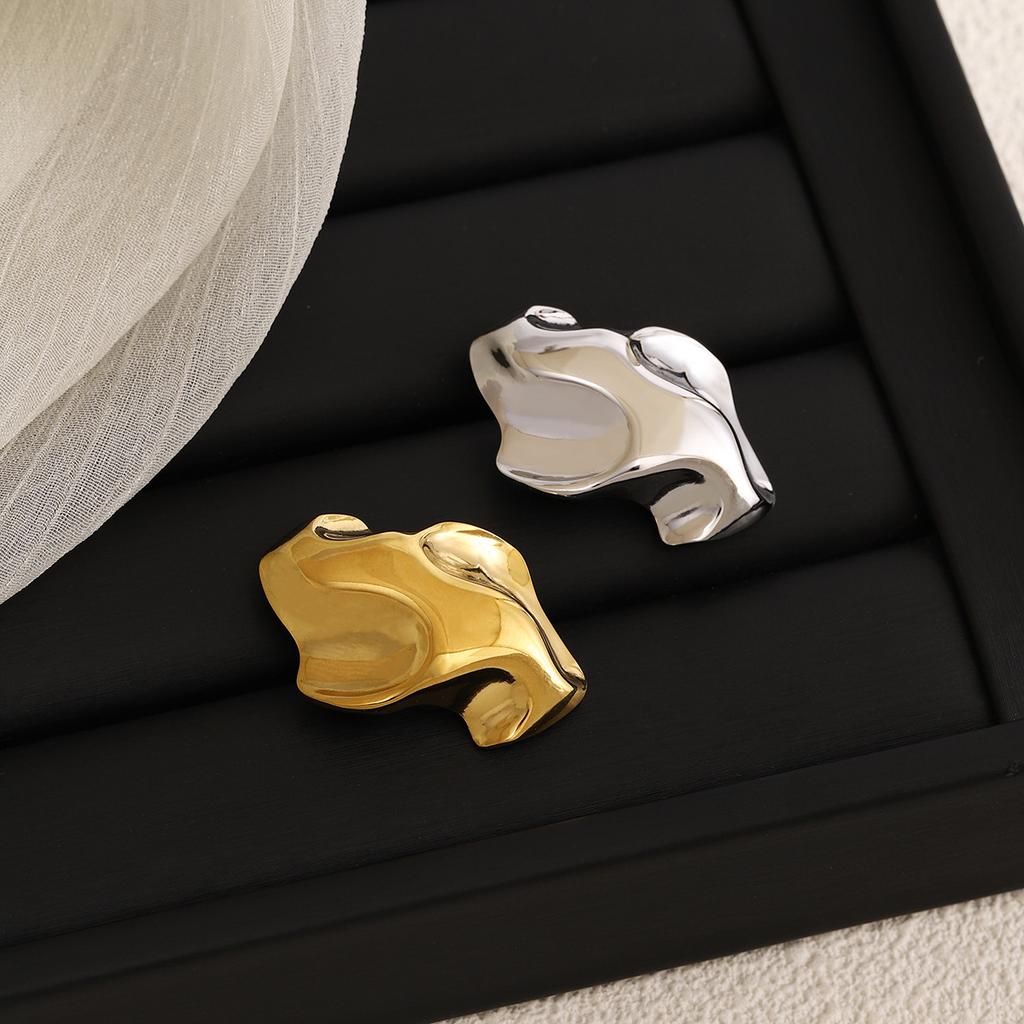 Glatte unregelmäßige Textur gefaltete Brosche Nische trendige Kleidung Brosche Dekoration