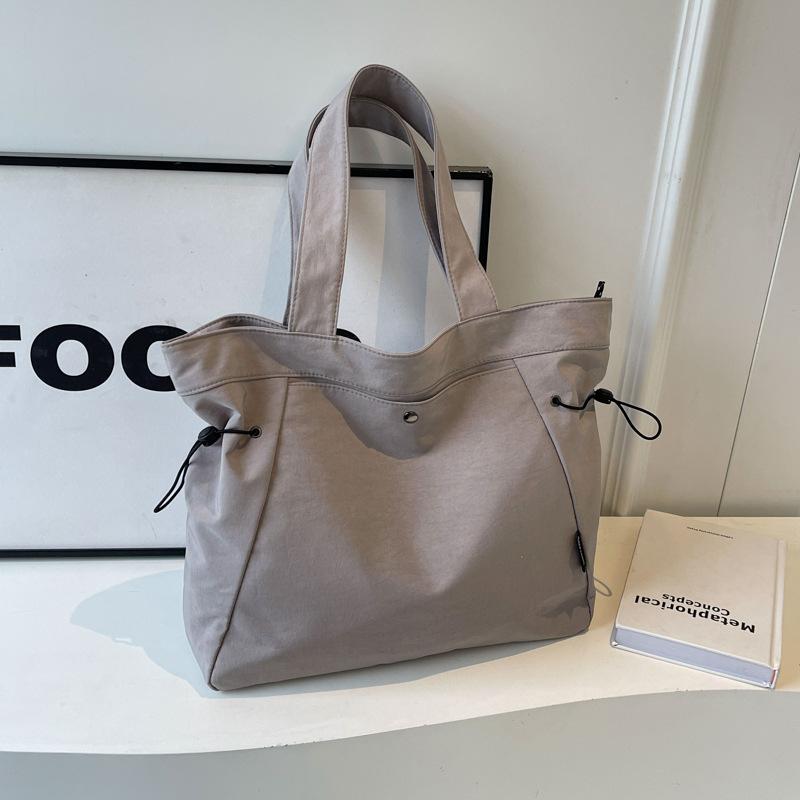 

Летняя повседневная нейлоновая сумка женская новая простая большой вместимости студенческая классная портативная на плечо сумка-тоут серый