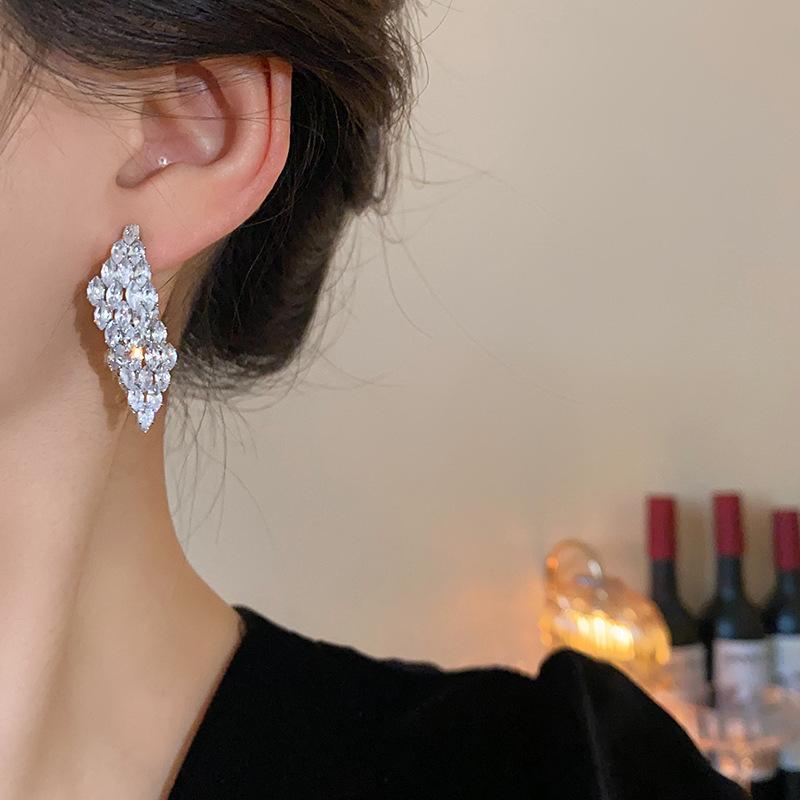 Steel needle zircon rhombus front and rear two-wear earrings fashion super flash earrings light luxury high-end versatile earrings