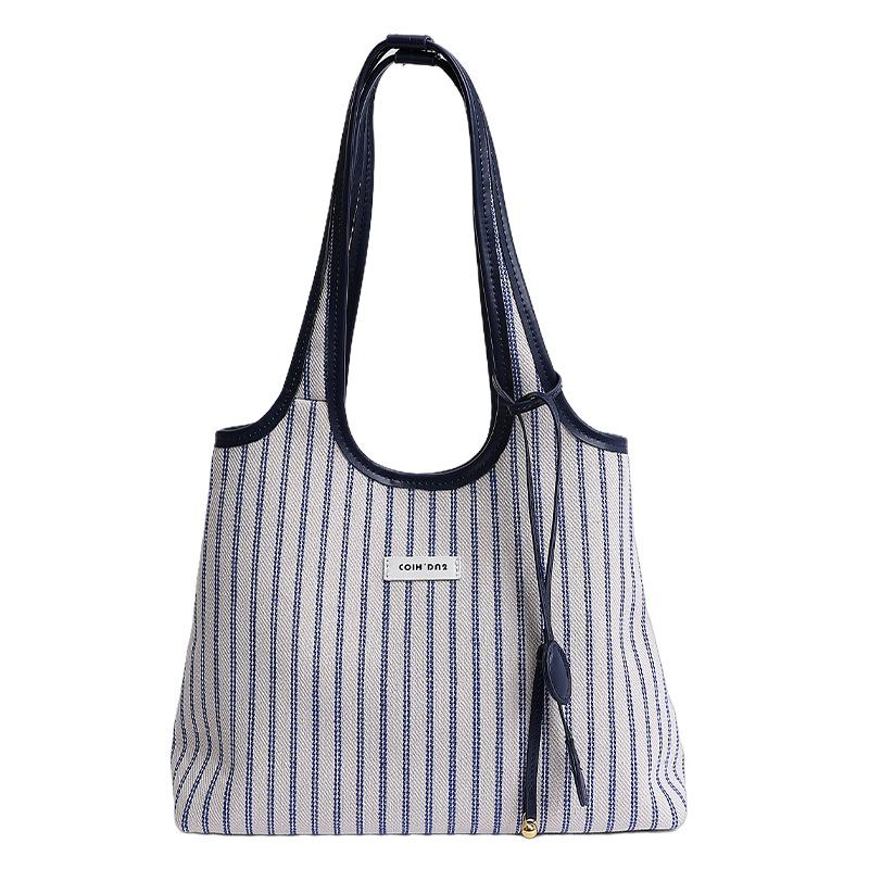 

Striped contrasting color tote bag women s 2025 new summer niche casual simple fashion portable shoulder armpit bag синий