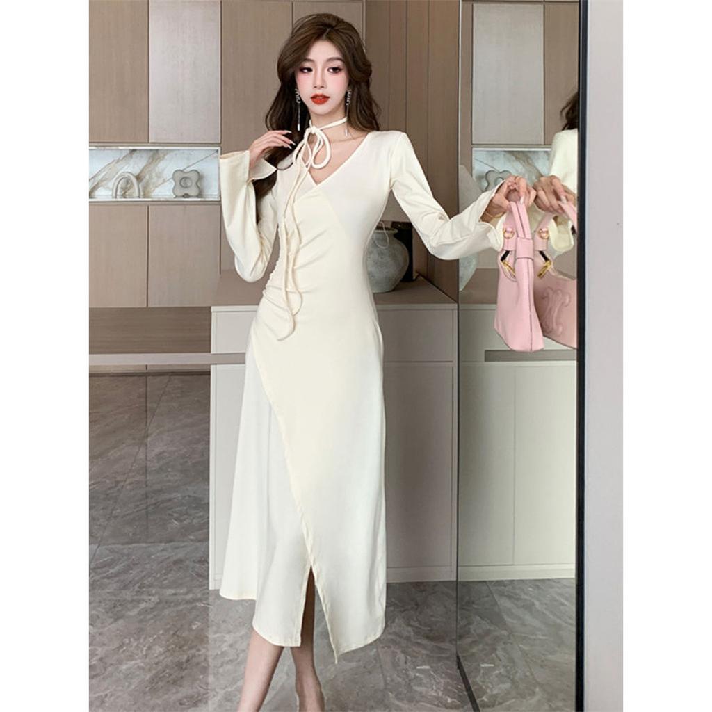 Early Spring Pure and Alluring Sexy V-neck Long-sleeve Dress for Women, Designed and Slimming, Inner Layer with a Hip-hugging Long Dress