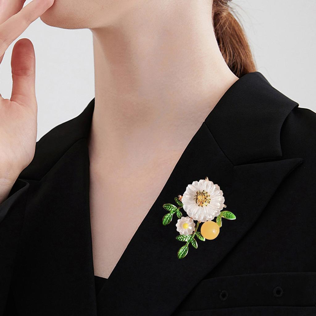 Elegant Daisy Flower Brooch for Women Green Leaf Sunflower Lapel Pin Accessory Jewelry for Jackets Backpack Scarf Hats