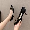 Neue spitze Stiletto-Absatz Low-Cut Strass quadratische Schnalle rote Brautschuhe Nude Farbe Bankett High Heels
