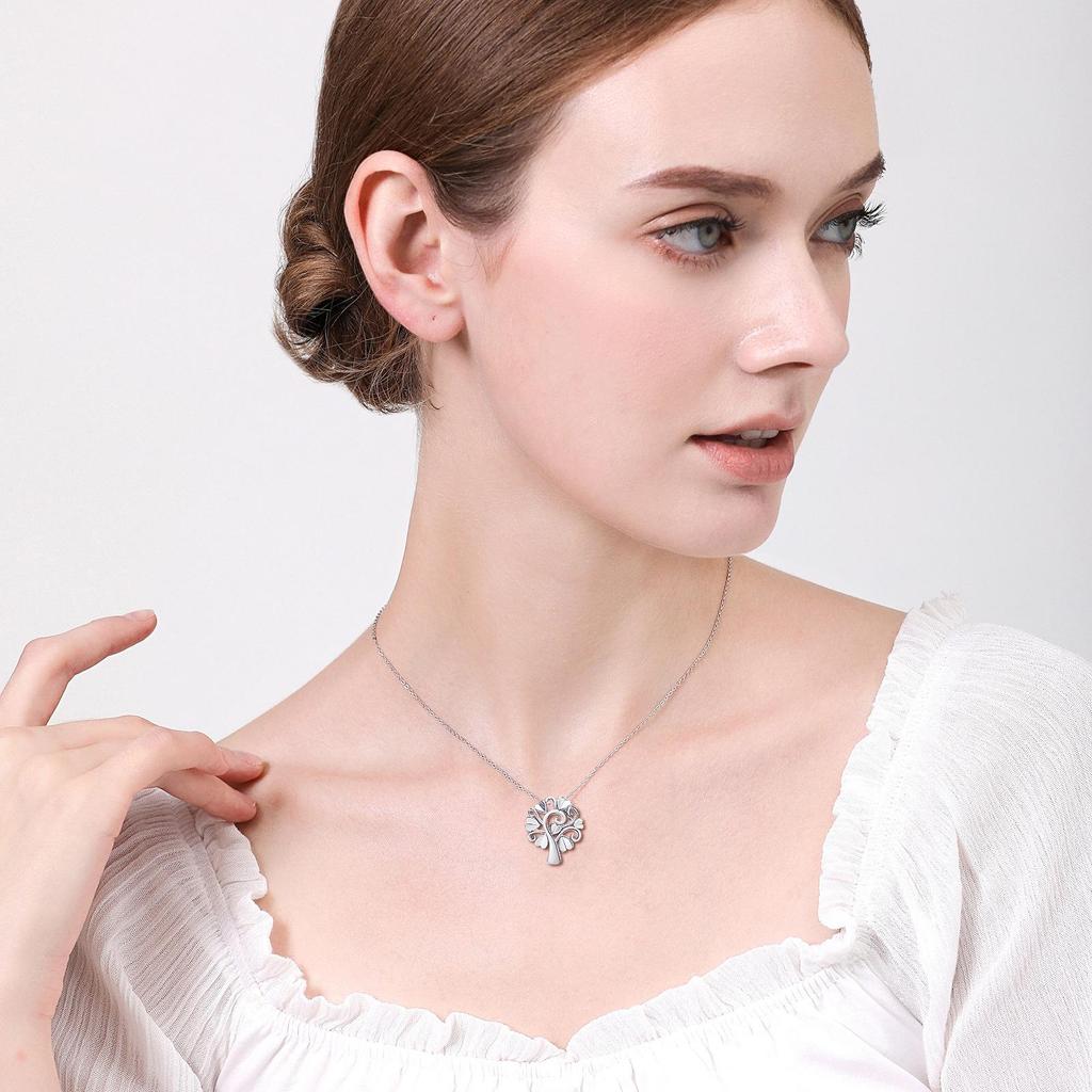 Fashion Necklace Simple Christmas Tree Shape Necklace Women's Elegant and Generous Pendant Necklace for Women