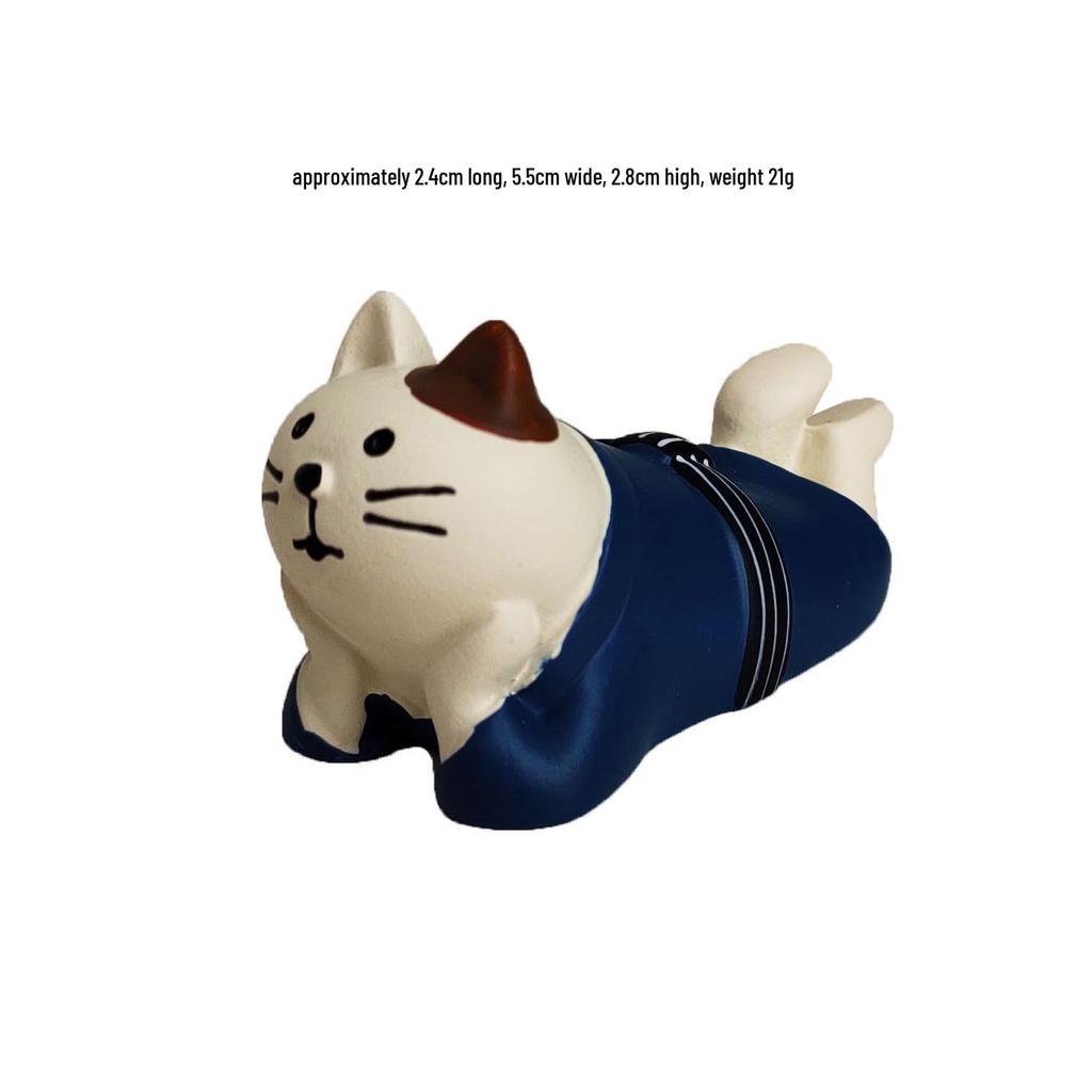 Japanese Cat Console Ornament: Trendy ZAKKA Resin Figure for Desktop or Car