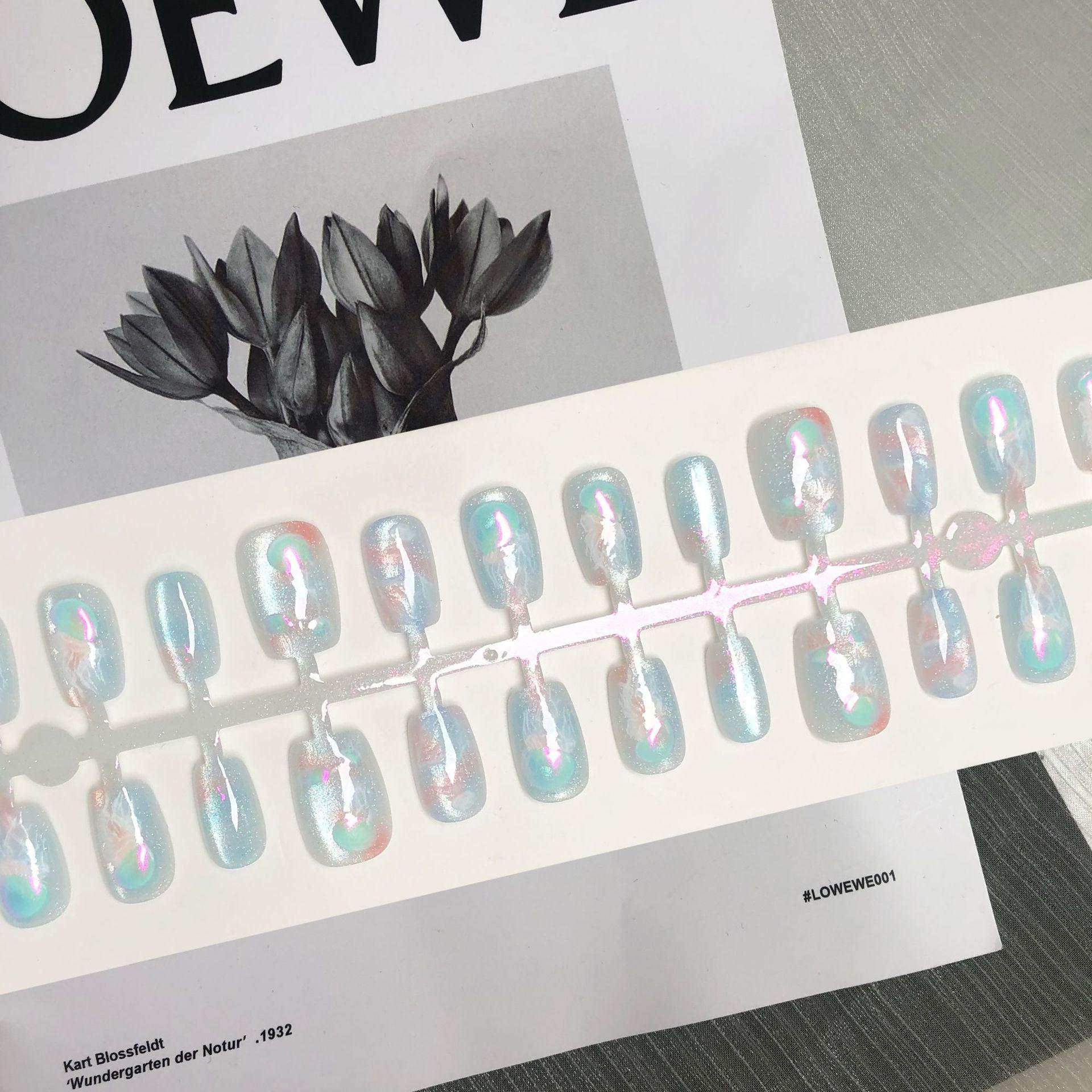 

Морской синий Аврора Медуза Кристалл Кошачий глаз Накладные ногти [30 штук] - Ручная работа, Носибельные, Высококлассные летние ногти