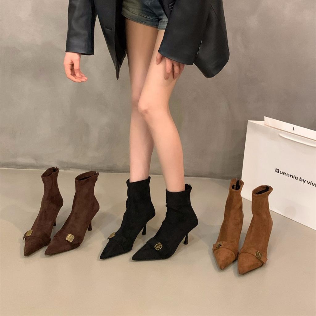 Spetsiga högklackade stövlar mocka tunna stövlar korta stövlar damstövlar 2025 höst och vinter med kjol bruna franska små bara stövlar