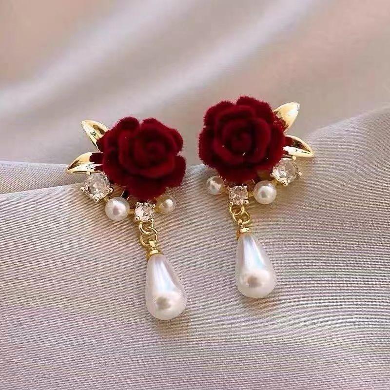 Retro Hong Kong style autumn and winter burgundy black velvet rose pearl earrings temperament earrings 1111 new trend красный