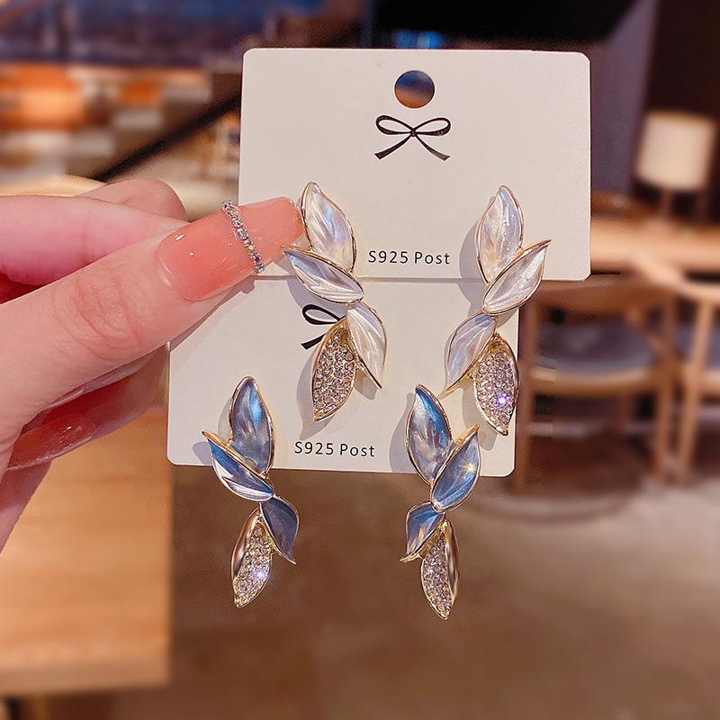 LATS French Exquisite Leaf Earrings Korean Light High Design Sense Stud Earring Unusual Jewelry for Women