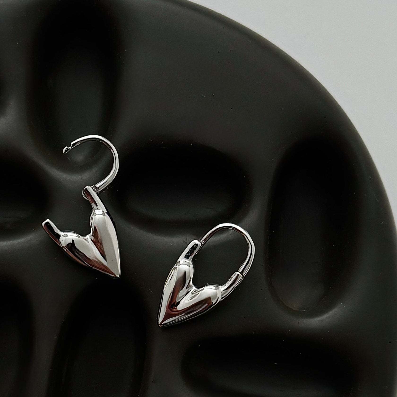 

Love Paper Clip Earrings Earrings Fashion Color Retention