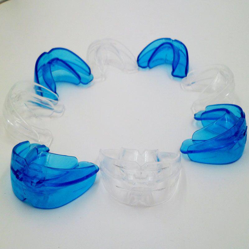 Ortodontický chránič zubů pro rovnání zubů a box