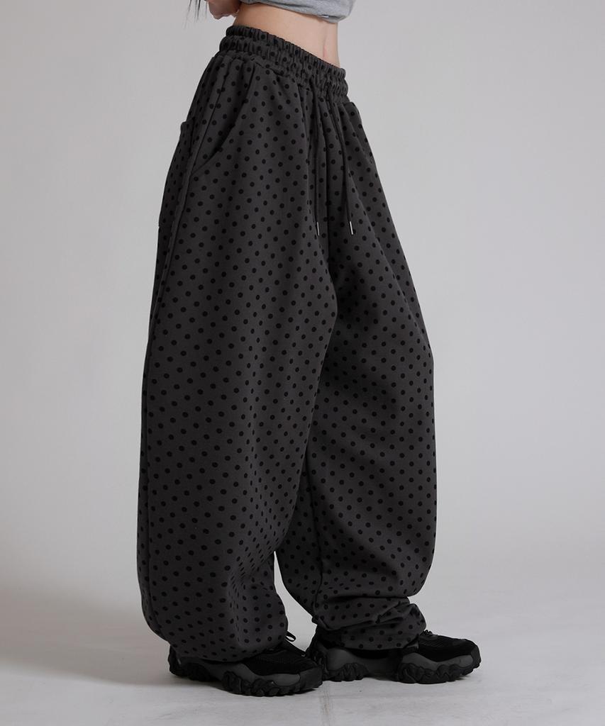 LIKE THE MOST Dot Curved Suede Wide Training Pants_Charcoal