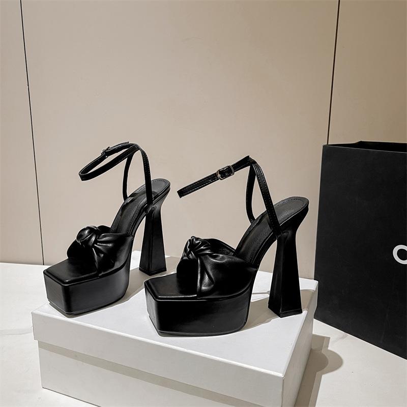 

Модные новые сандалии из кожи с квадратным носком и плиссировкой в виде бабочки для женщин, для банкета, на высоком каблуке, с ремешком на щиколотке, на платформе, с пряжкой 35 чёрный