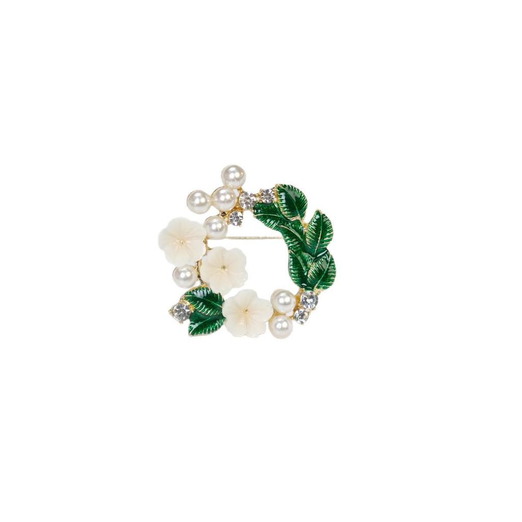 Retro Gardenia Pearl Brooch: Elegant Round Alloy Accessory for Suits and Coats