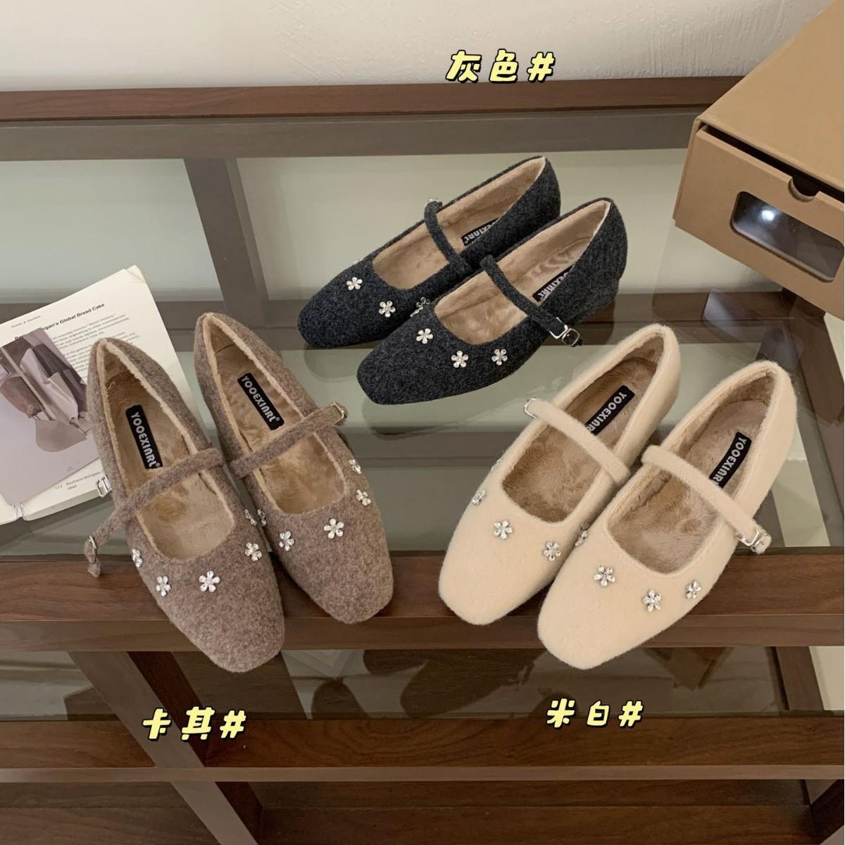 

2025 autumn and winter new round head rhinestone bow light mouth soft sole women s fluff word belt fashion women s single shoes 39 абрикосовый