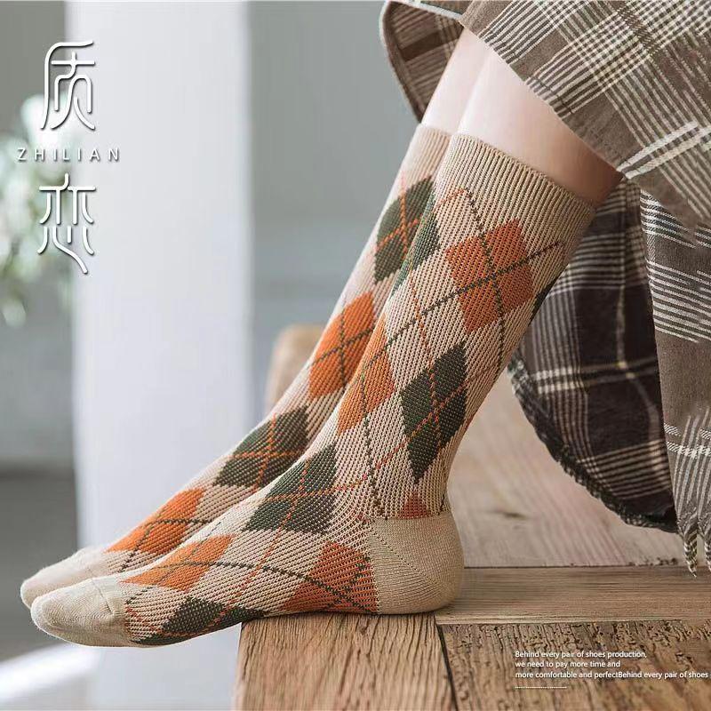 College-Stil Retro Diamant Mädchensocken - Japanische Mode Mittelrohr für Herbst/Winter