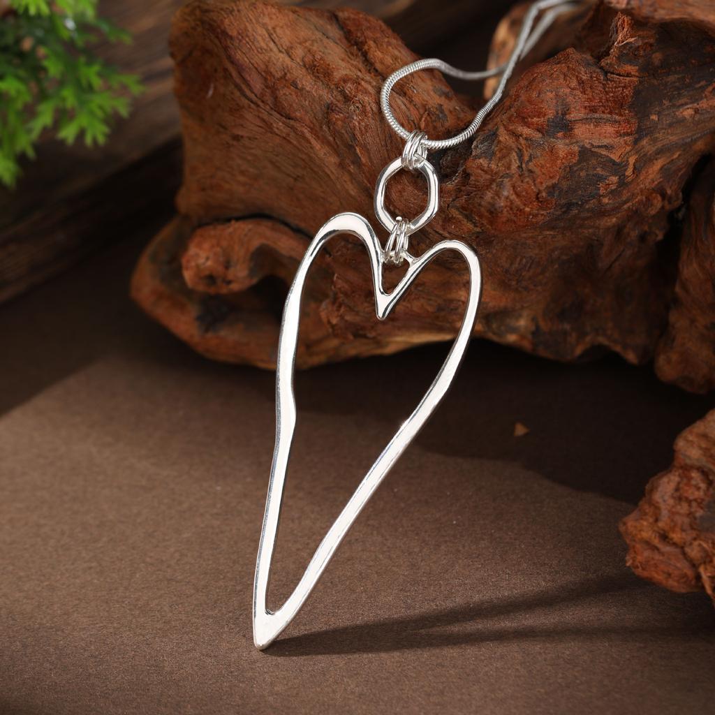 New hollow geometric love long pendant, women's simple hollow heart long necklace