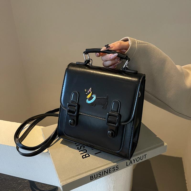 

Корейская версия студенческий класс школьный рюкзак женская сумка 2025 осень новый рюкзак универсальная портативная на плечо дорожная сумка 20*8*20 чёрный