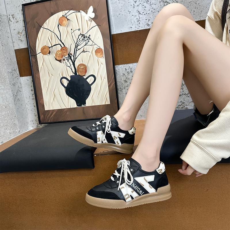 

2025 autumn color matching leather German training shoes women s Korean version inner height increase sports wind board shoes women s platform lace-up 35