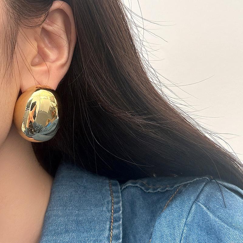 Classic Hollow Oval Stud Earrings For Women Exquiste Metal Smooth Small Earrings OL Style Earrings Fashion Jewelry Gifts