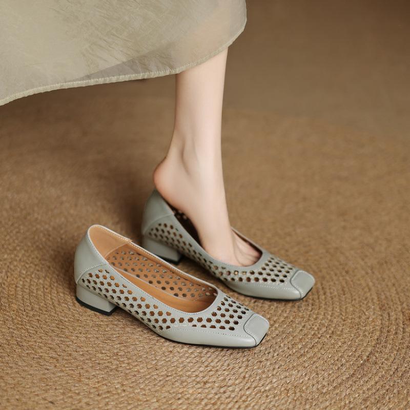 New Summer Casual Flat-soled Sandals, Shallow-mouth Hollowed-out Rubber Soft-soled Feet, One Pedal, Low-heeled Size Sandals