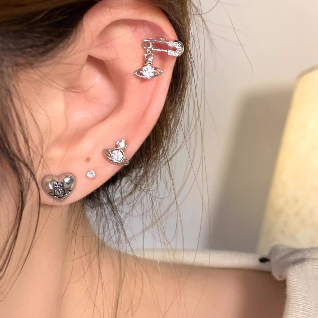 Ear bone nails Saturn zircon earrings Sleeping without removing ear holes Cochlear nails